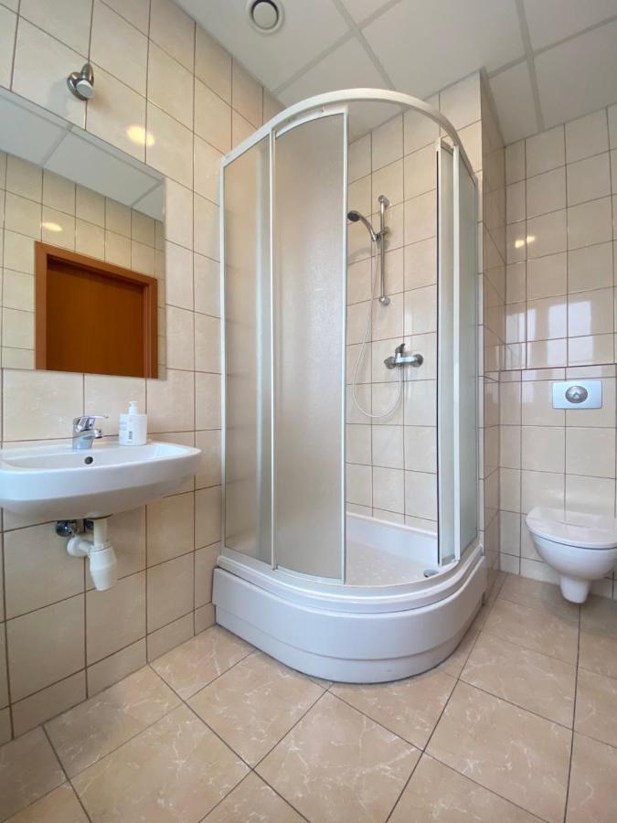 Dreibettzimmer mit eigenem Bad